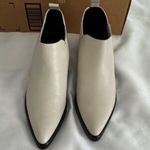 Via Spiga Cream Leather Boots